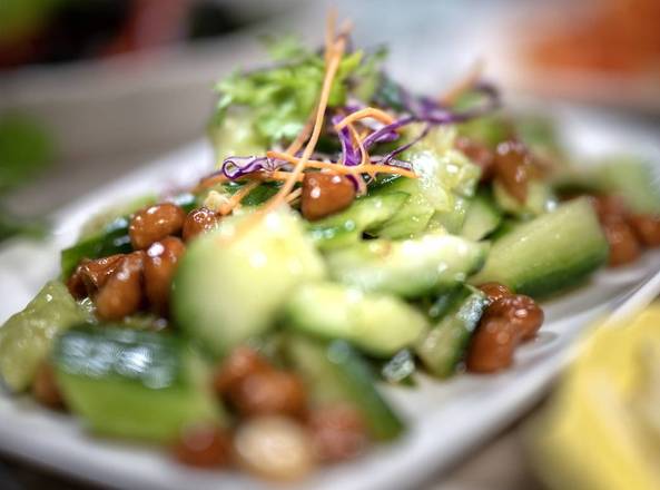 拍黄瓜花生米 shredder cucumber peanut with vinegar and garlic